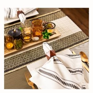 Urban oasis Reed table runner